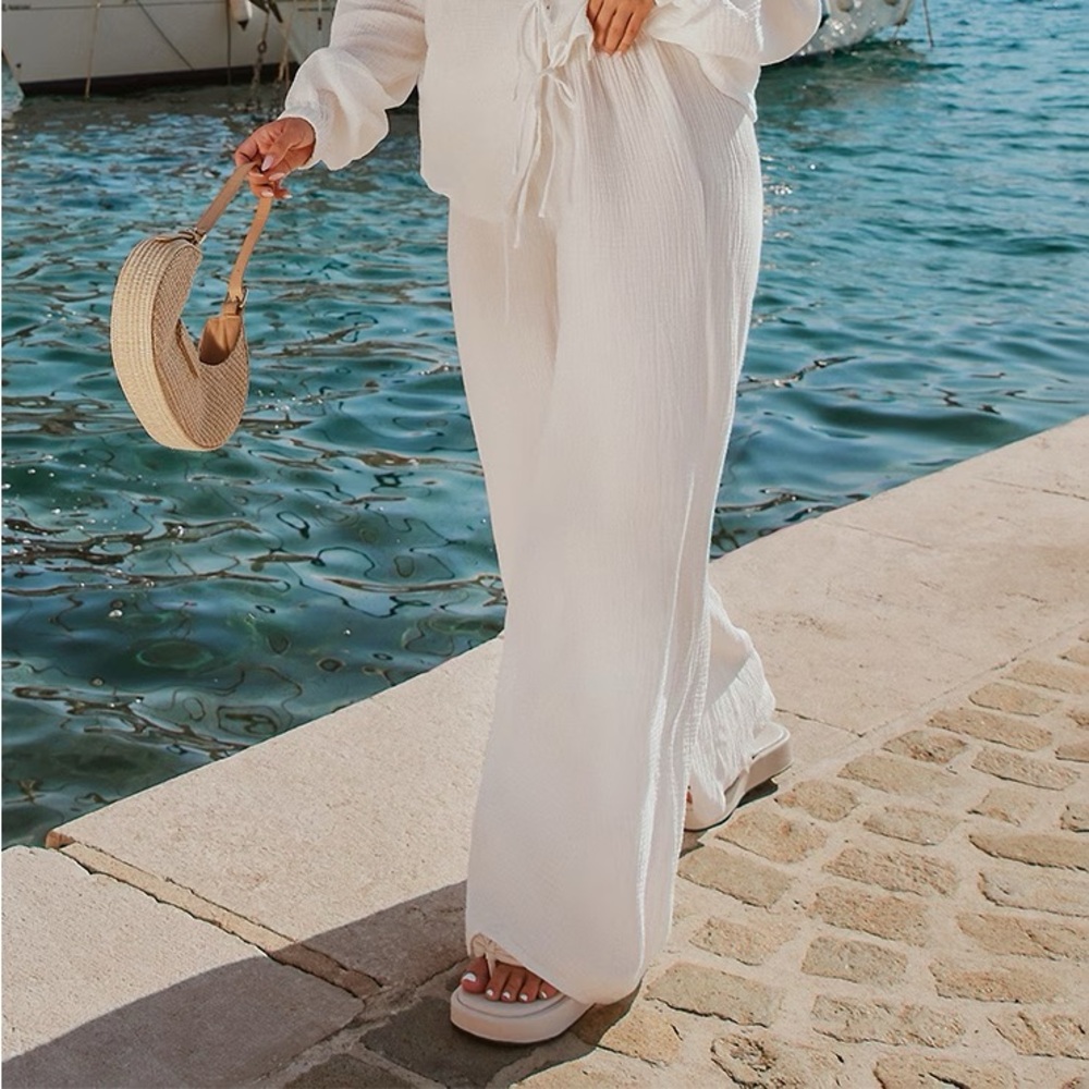 PrettyLittleThing white Wide Leg trousers NWT